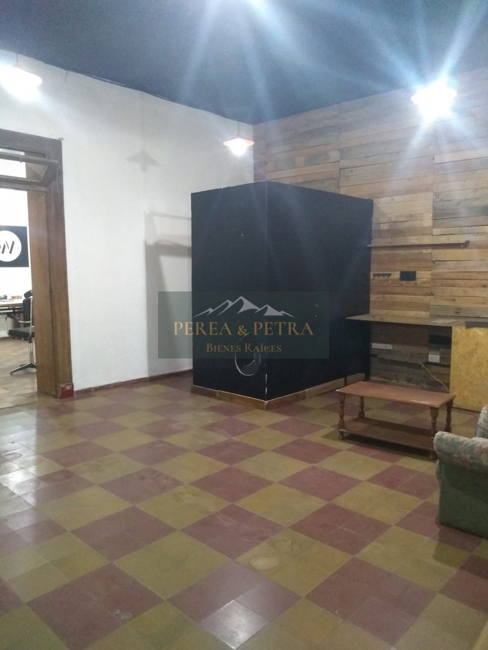 Lote con casa a reciclar en Ciudad de Mendoza  RETASADA !!!!