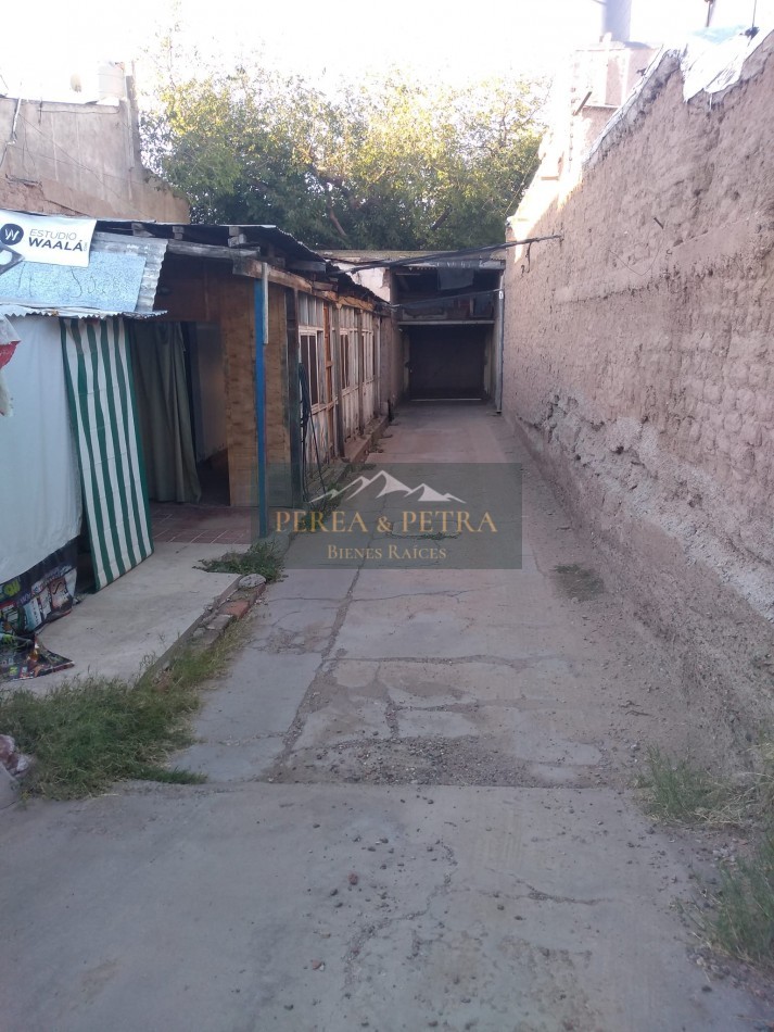 Lote con casa a reciclar en Ciudad de Mendoza  RETASADA !!!!