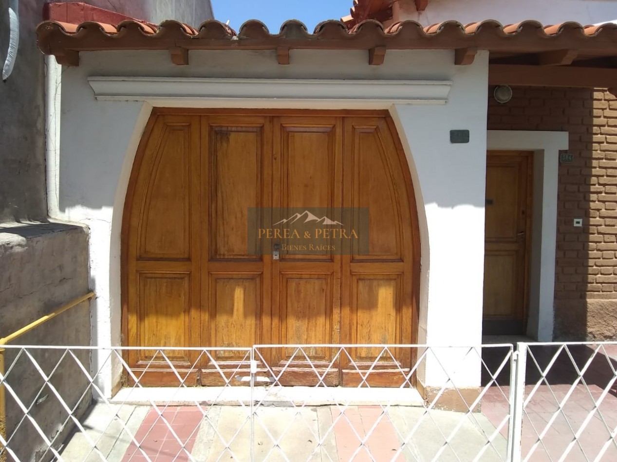 VENTA HERMOSO CHALET- A CINCO CUADRAS DEL KM 0-A UN PASO DE TRIBUNALES-HOSPITAL-COLEGIO Y CENTRO COMECIAL - OFICINA MUNICIPAL