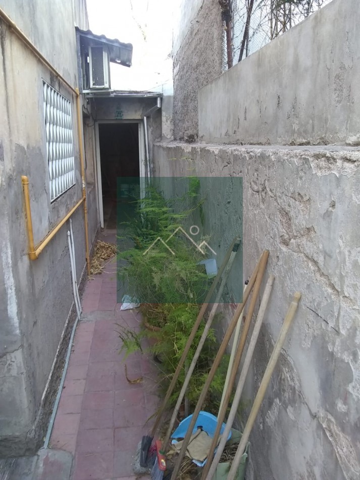 VENTA HERMOSO CHALET- A CINCO CUADRAS DEL KM 0-A UN PASO DE TRIBUNALES-HOSPITAL-COLEGIO Y CENTRO COMECIAL - OFICINA MUNICIPAL