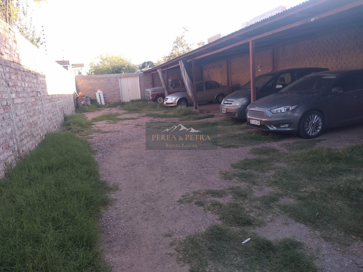 Lote con casa a reciclar en Ciudad de Mendoza  RETASADA !!!!