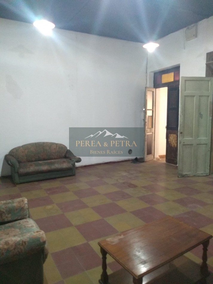 Lote con casa a reciclar en Ciudad de Mendoza  RETASADA !!!!