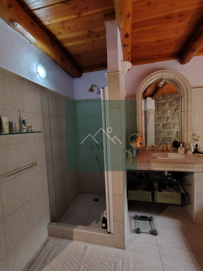CASA EXCLUSIVA EN VENTA EN BARILOCHE