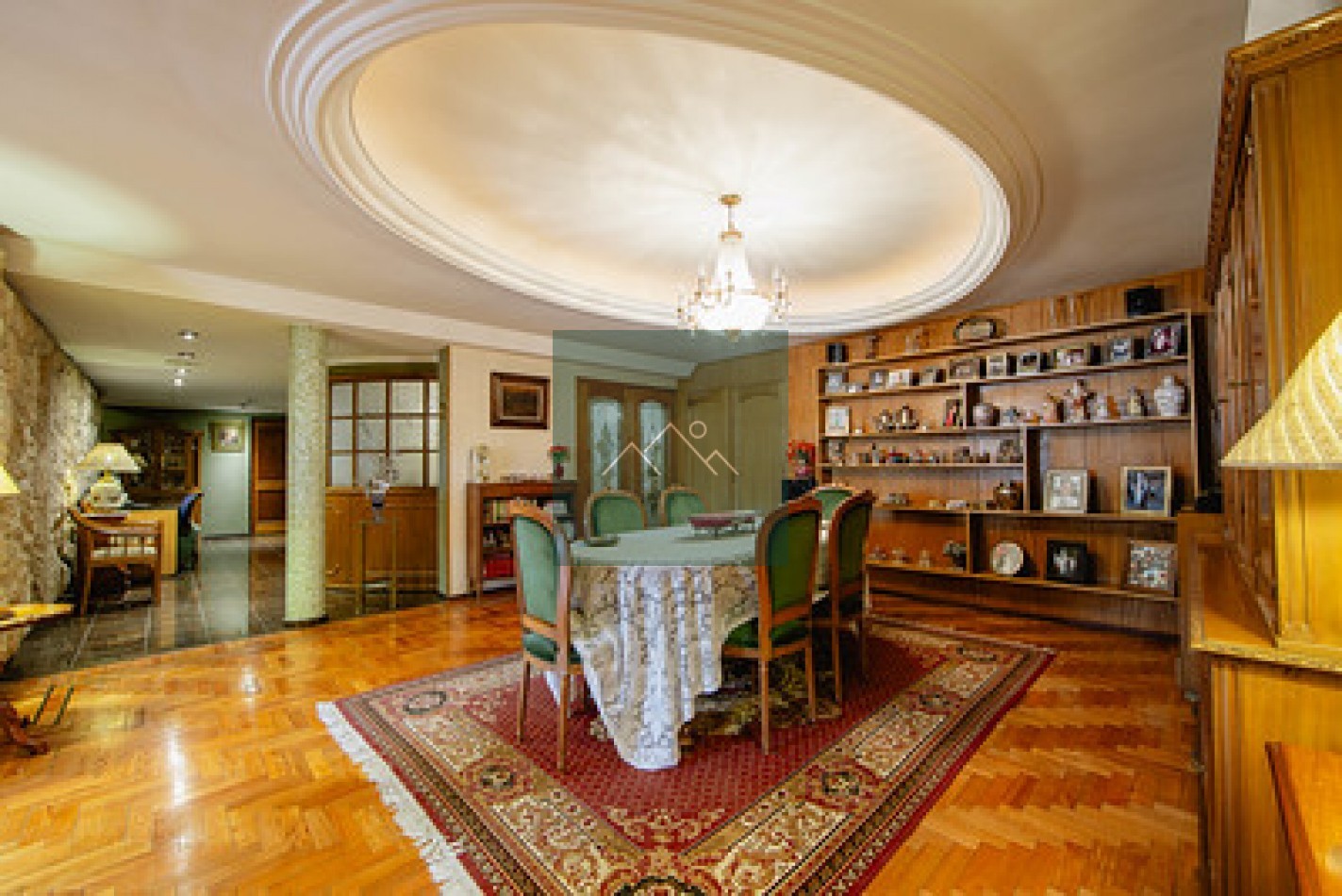 PROPIEDAD DESTACADA CON CARACTERISTICAS MUY IMPORTANTES EN SU CONSTRUCCION