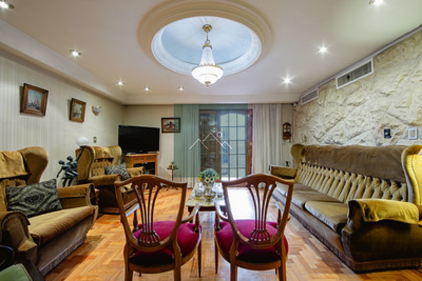 PROPIEDAD DESTACADA CON CARACTERISTICAS MUY IMPORTANTES EN SU CONSTRUCCION