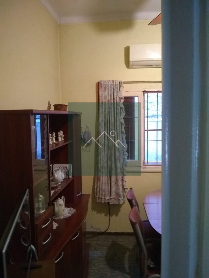 VENTA HERMOSO CHALET- A CINCO CUADRAS DEL KM 0-A UN PASO DE TRIBUNALES-HOSPITAL-COLEGIO Y CENTRO COMECIAL - OFICINA MUNICIPAL