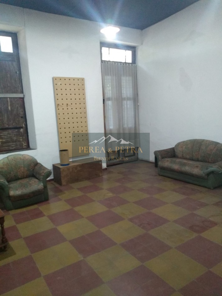 Lote con casa a reciclar en Ciudad de Mendoza  RETASADA !!!!