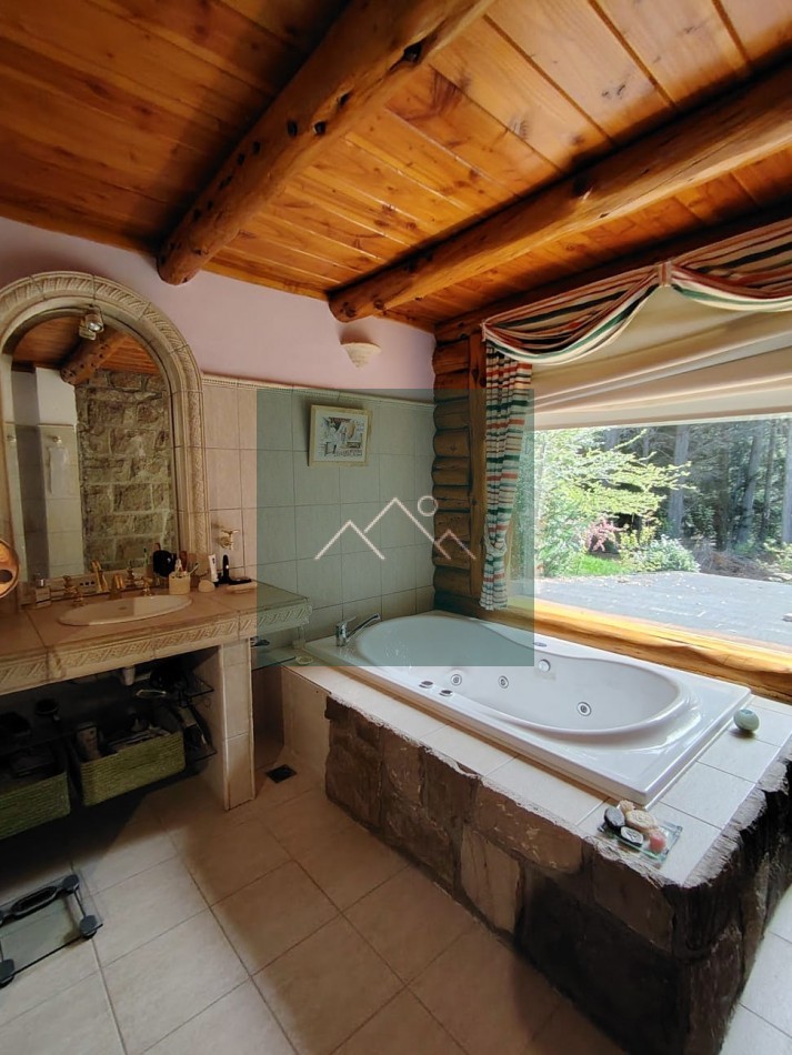 CASA EXCLUSIVA EN VENTA EN BARILOCHE