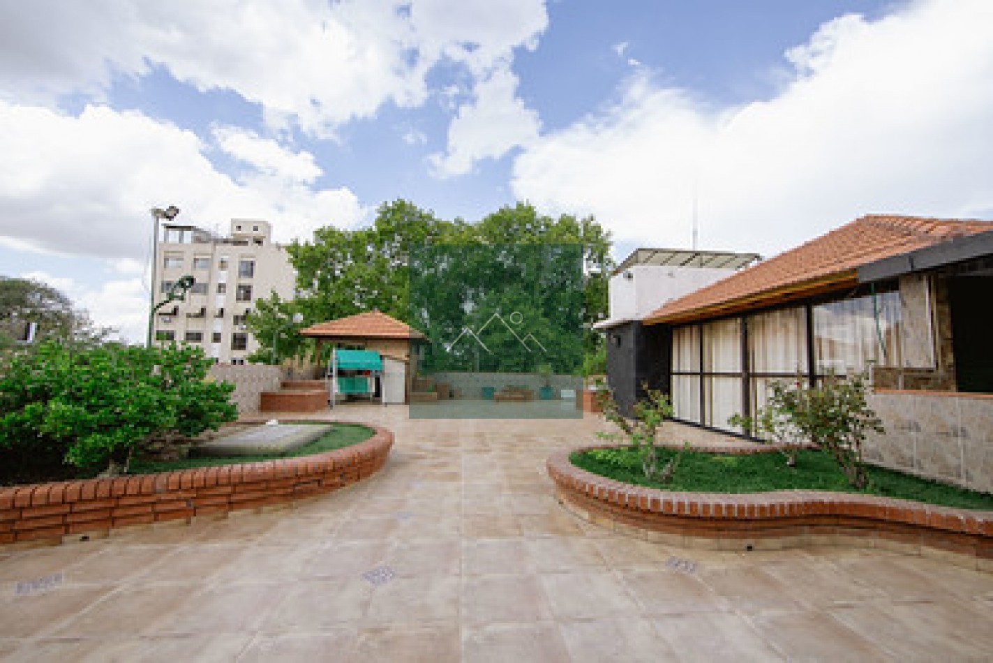 PROPIEDAD DESTACADA CON CARACTERISTICAS MUY IMPORTANTES EN SU CONSTRUCCION