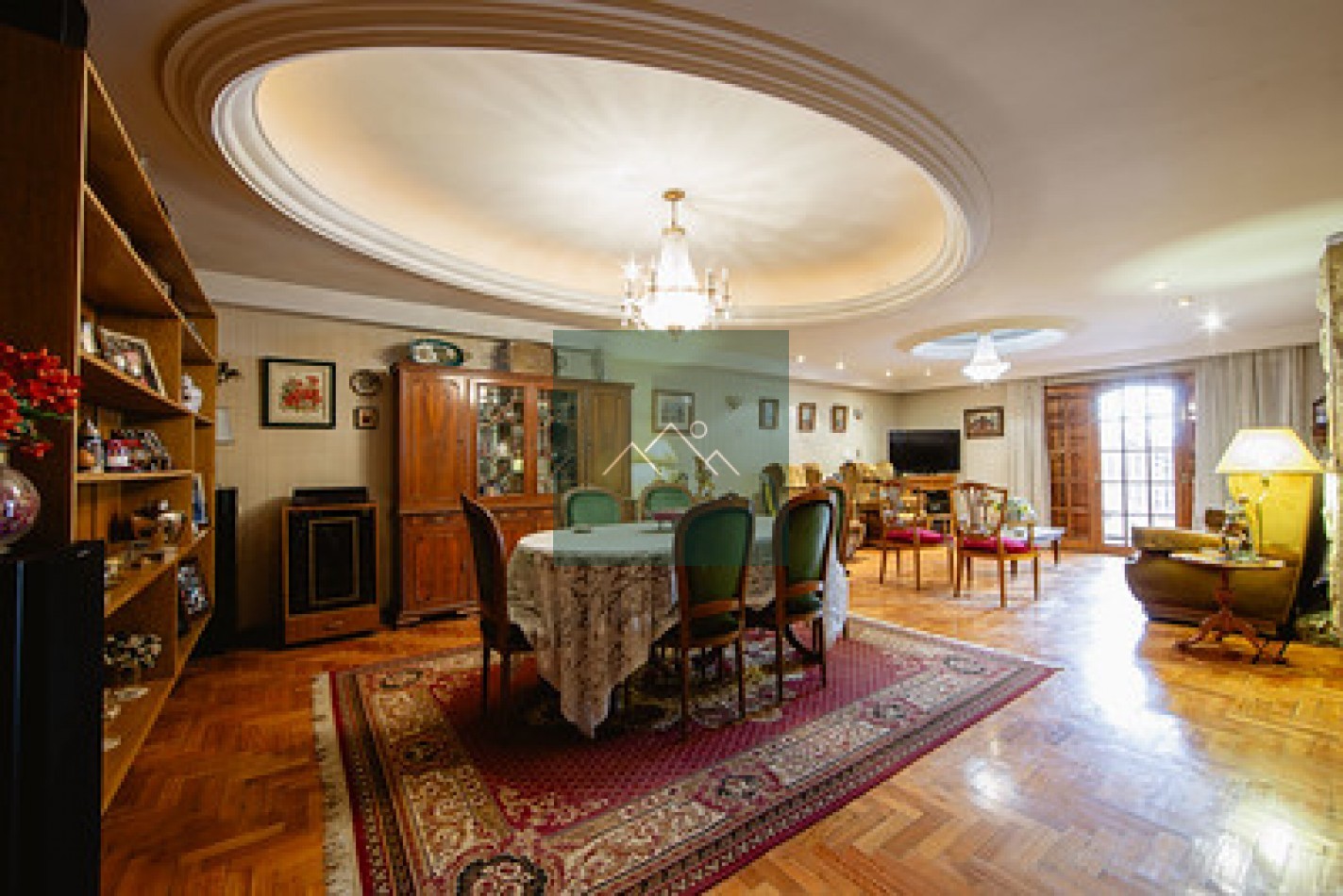 PROPIEDAD DESTACADA CON CARACTERISTICAS MUY IMPORTANTES EN SU CONSTRUCCION